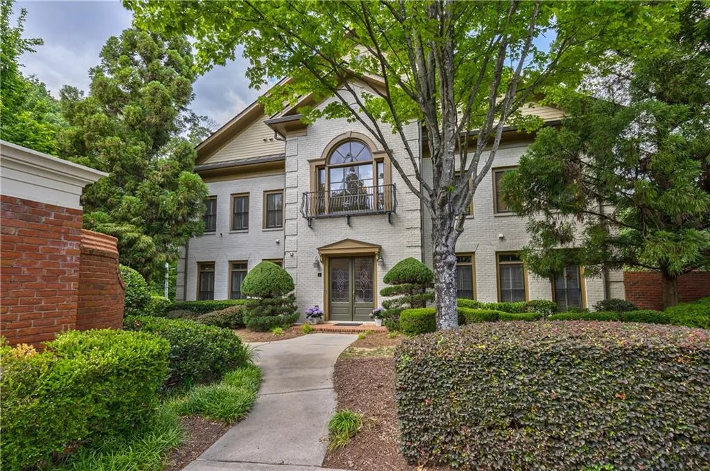 3127 Lenox Road Ne Unit 1, Atlanta, Georgia 30324, 3 Bedrooms Bedrooms, ,3 BathroomsBathrooms,Residential,For Sale,3127 Lenox Road Ne Unit 1,7567598