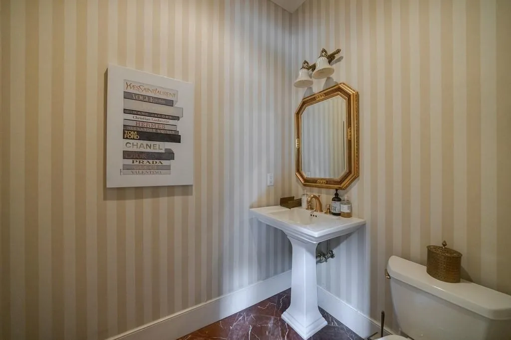 3127 Lenox Road Ne Unit 1, Atlanta, Georgia 30324, 3 Bedrooms Bedrooms, ,3 BathroomsBathrooms,Residential,For Sale,3127 Lenox Road Ne Unit 1,7567598