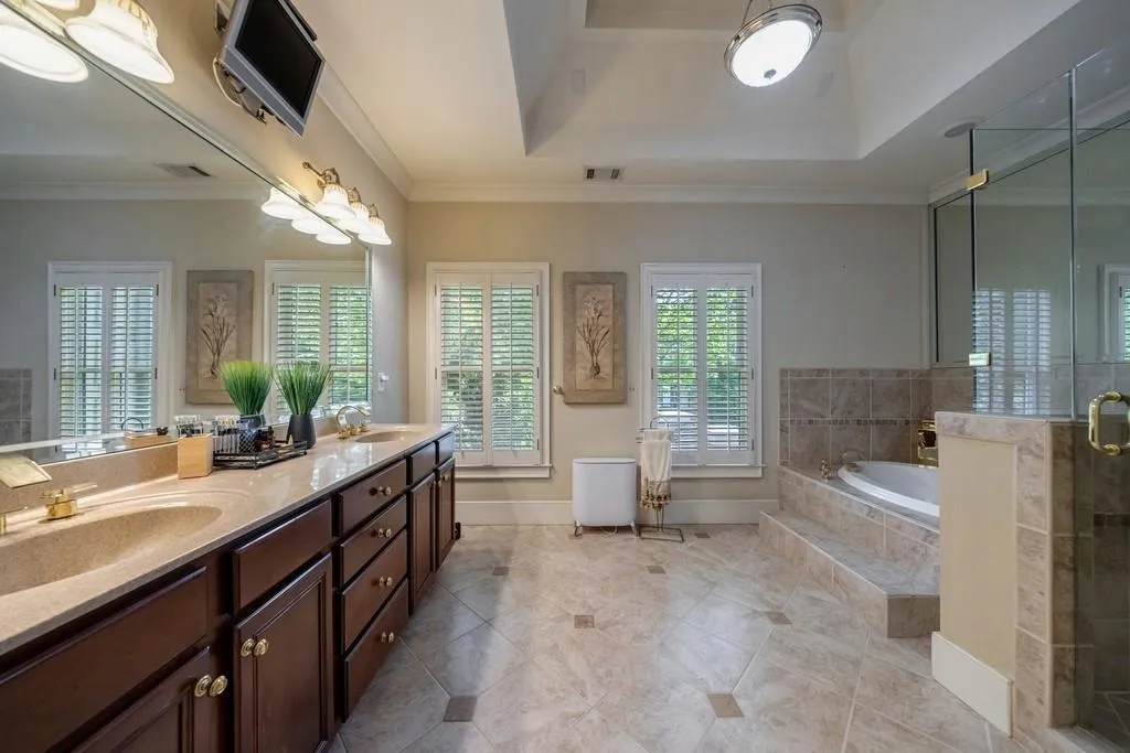 3127 Lenox Road Ne Unit 1, Atlanta, Georgia 30324, 3 Bedrooms Bedrooms, ,3 BathroomsBathrooms,Residential,For Sale,3127 Lenox Road Ne Unit 1,7567598
