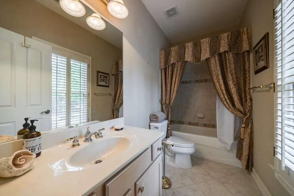 3127 Lenox Road Ne Unit 1, Atlanta, Georgia 30324, 3 Bedrooms Bedrooms, ,3 BathroomsBathrooms,Residential,For Sale,3127 Lenox Road Ne Unit 1,7567598