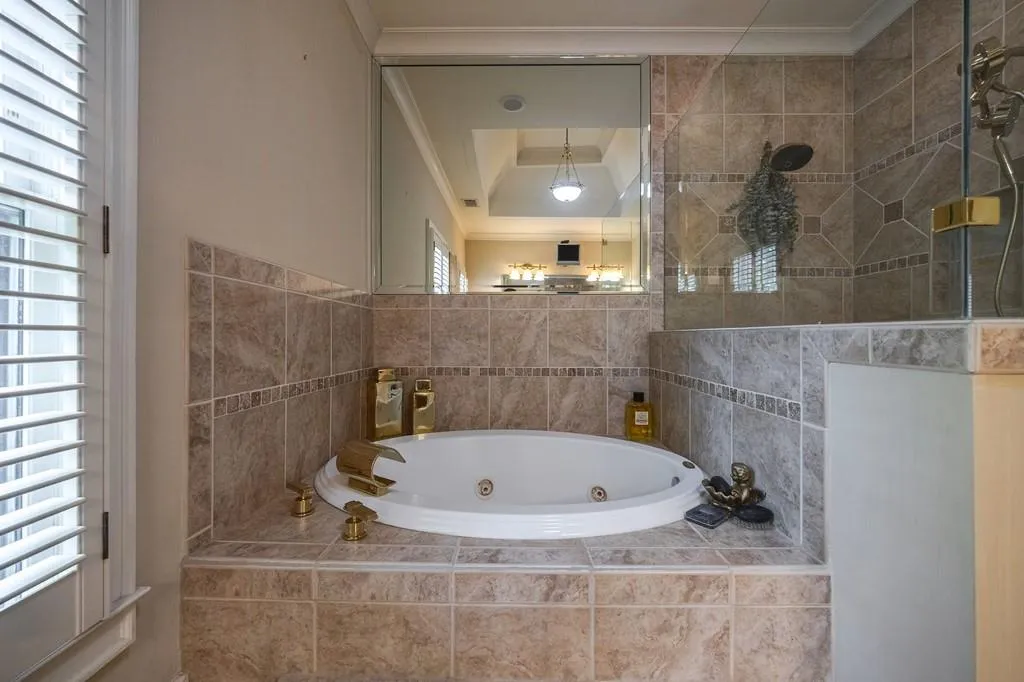 3127 Lenox Road Ne Unit 1, Atlanta, Georgia 30324, 3 Bedrooms Bedrooms, ,3 BathroomsBathrooms,Residential,For Sale,3127 Lenox Road Ne Unit 1,7567598