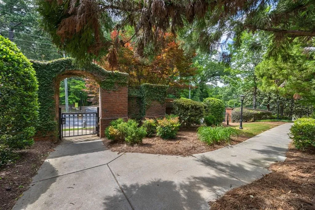 3127 Lenox Road Ne Unit 1, Atlanta, Georgia 30324, 3 Bedrooms Bedrooms, ,3 BathroomsBathrooms,Residential,For Sale,3127 Lenox Road Ne Unit 1,7567598