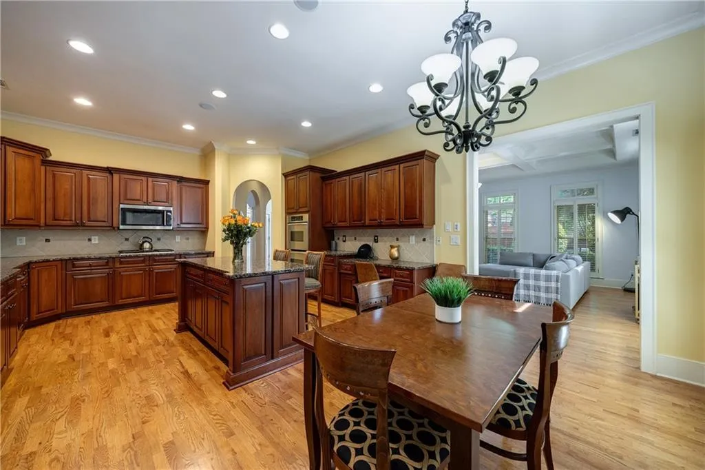 3127 Lenox Road Ne Unit 1, Atlanta, Georgia 30324, 3 Bedrooms Bedrooms, ,3 BathroomsBathrooms,Residential,For Sale,3127 Lenox Road Ne Unit 1,7567598