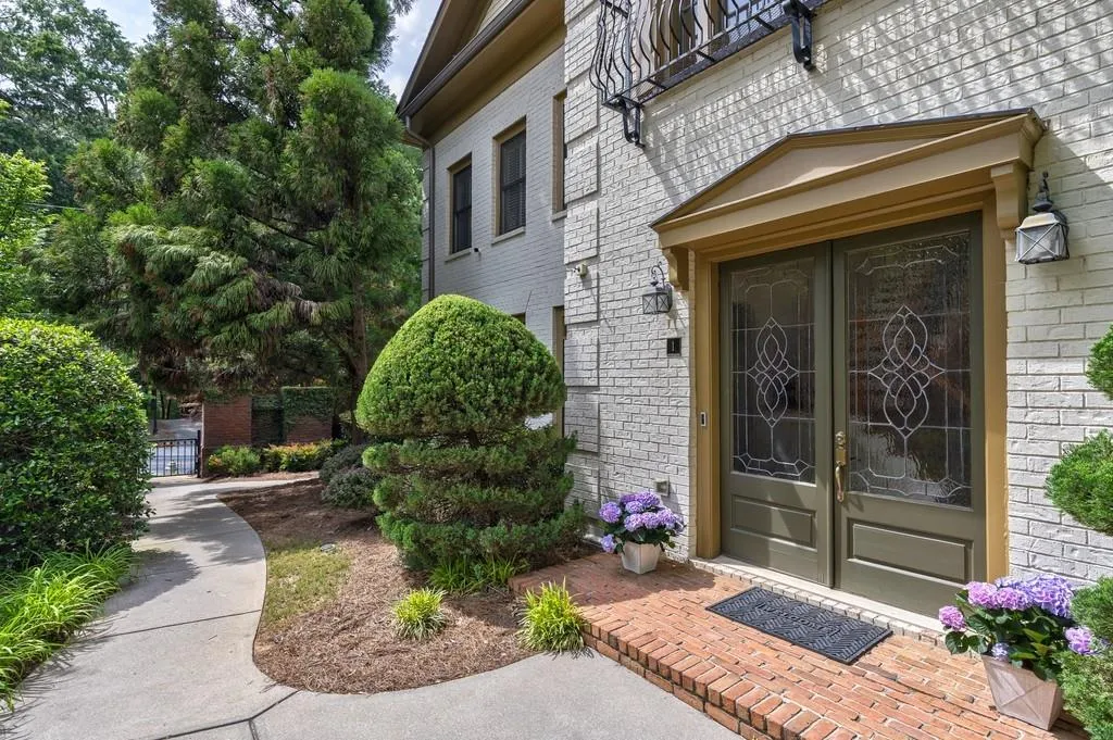 3127 Lenox Road Ne Unit 1, Atlanta, Georgia 30324, 3 Bedrooms Bedrooms, ,3 BathroomsBathrooms,Residential,For Sale,3127 Lenox Road Ne Unit 1,7567598