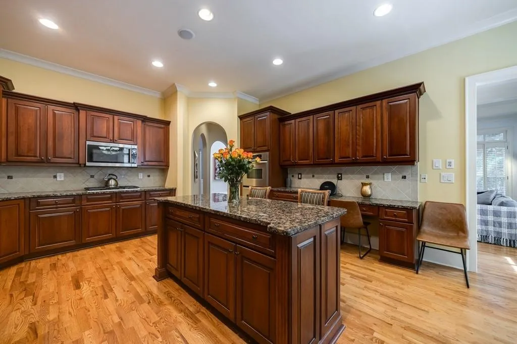 3127 Lenox Road Ne Unit 1, Atlanta, Georgia 30324, 3 Bedrooms Bedrooms, ,3 BathroomsBathrooms,Residential,For Sale,3127 Lenox Road Ne Unit 1,7567598