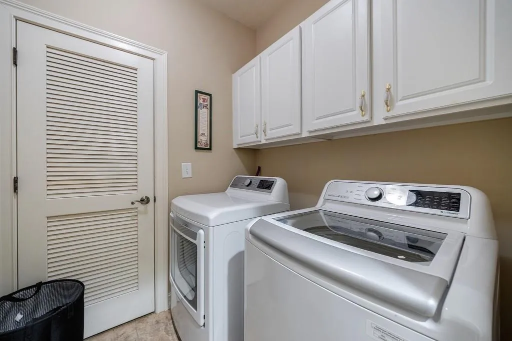 3127 Lenox Road Ne Unit 1, Atlanta, Georgia 30324, 3 Bedrooms Bedrooms, ,3 BathroomsBathrooms,Residential,For Sale,3127 Lenox Road Ne Unit 1,7567598