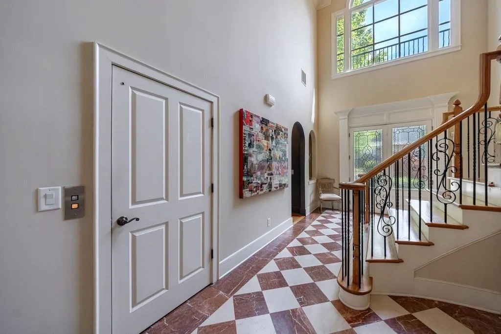 3127 Lenox Road Ne Unit 1, Atlanta, Georgia 30324, 3 Bedrooms Bedrooms, ,3 BathroomsBathrooms,Residential,For Sale,3127 Lenox Road Ne Unit 1,7567598