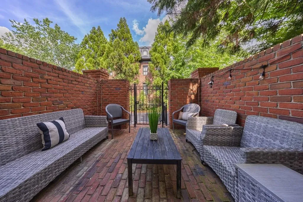 3127 Lenox Road Ne Unit 1, Atlanta, Georgia 30324, 3 Bedrooms Bedrooms, ,3 BathroomsBathrooms,Residential,For Sale,3127 Lenox Road Ne Unit 1,7567598