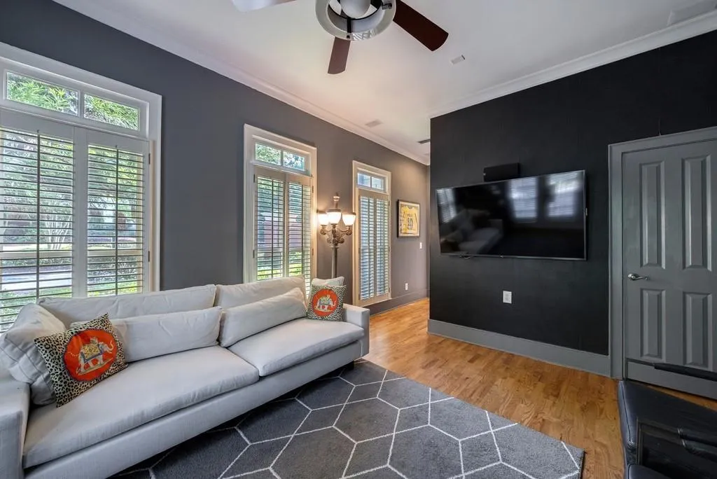 3127 Lenox Road Ne Unit 1, Atlanta, Georgia 30324, 3 Bedrooms Bedrooms, ,3 BathroomsBathrooms,Residential,For Sale,3127 Lenox Road Ne Unit 1,7567598