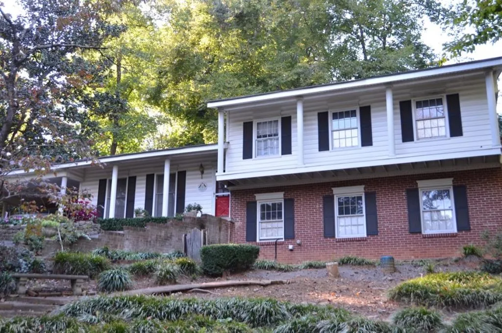 4586 Peachtree Dunwoody Road Ne, Sandy Springs, Georgia 30342, 3 Bedrooms Bedrooms, ,2 BathroomsBathrooms,Residential,Sold,4586 Peachtree Dunwoody Road Ne,5608079