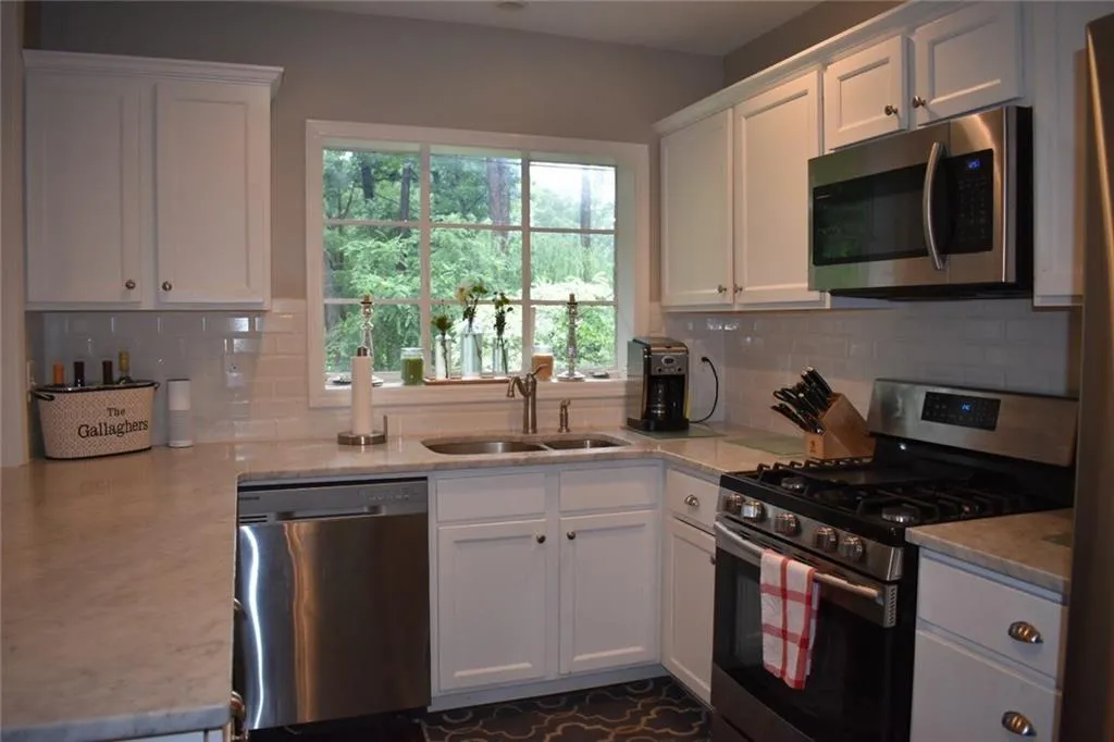 419 Meadowbrook Drive Ne, Atlanta, Georgia 30342, 2 Bedrooms Bedrooms, ,1 BathroomBathrooms,Residential,Sold,419 Meadowbrook Drive Ne,5875883