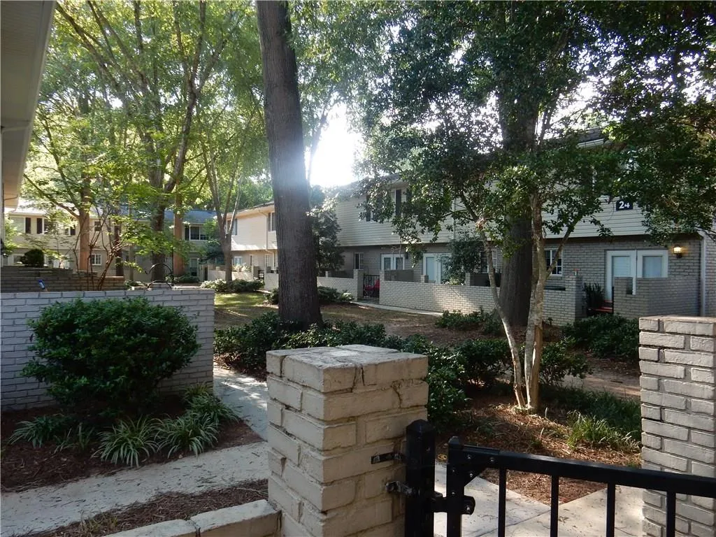 6940 Roswell Road Unit 25b, Sandy Springs, Georgia 30328, 2 Bedrooms Bedrooms, ,1 BathroomBathrooms,Residential,Sold,6940 Roswell Road Unit 25b,5740536