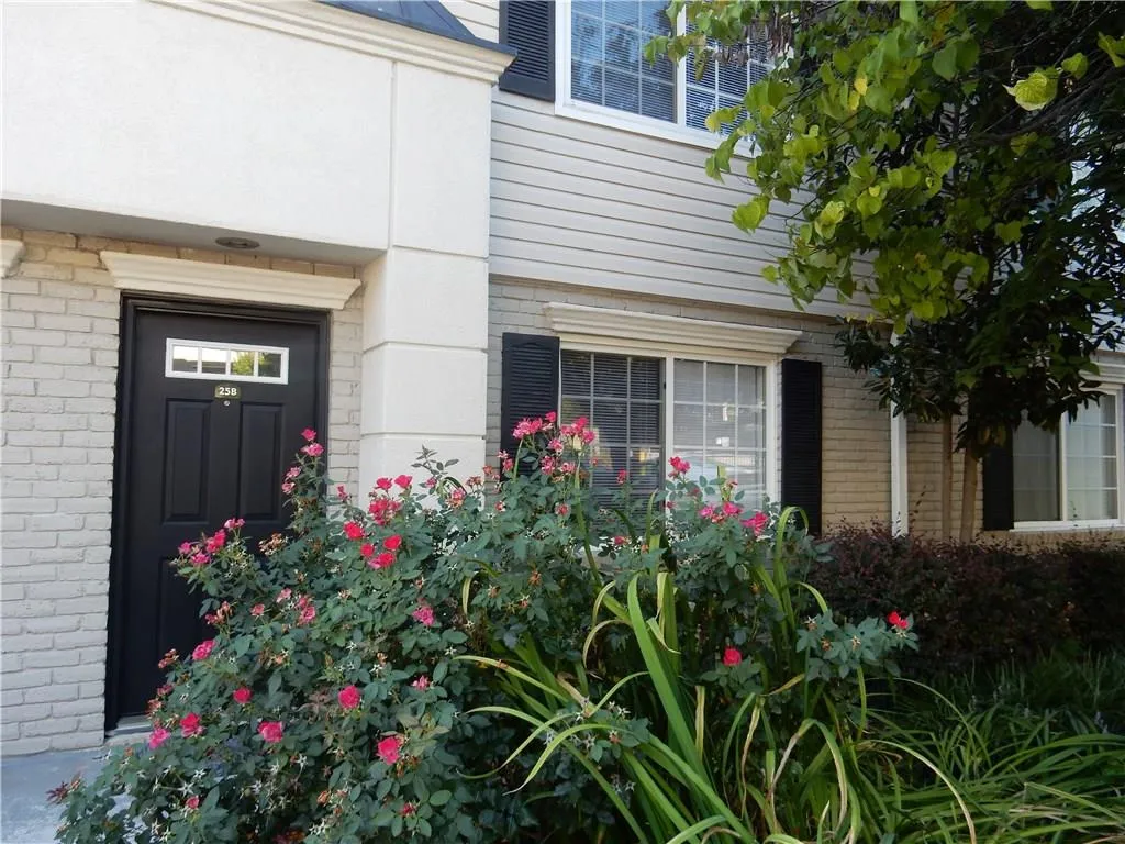 6940 Roswell Road Unit 25b, Sandy Springs, Georgia 30328, 2 Bedrooms Bedrooms, ,1 BathroomBathrooms,Residential,Sold,6940 Roswell Road Unit 25b,5740536