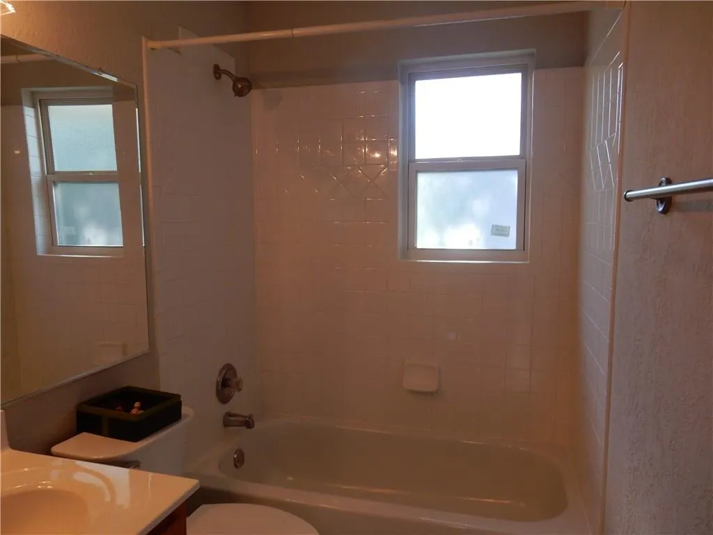 6940 Roswell Road Unit 25b, Sandy Springs, Georgia 30328, 2 Bedrooms Bedrooms, ,1 BathroomBathrooms,Residential,Sold,6940 Roswell Road Unit 25b,5740536