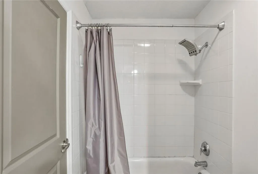3650 Ashford Dunwoody Road Northeast Road Ne Unit, Brookhaven, Georgia 30319, 2 Bedrooms Bedrooms, ,1 BathroomBathrooms,Residential,For Sale,3650 Ashford Dunwoody Road Northeast Road Ne Unit ,7618062
