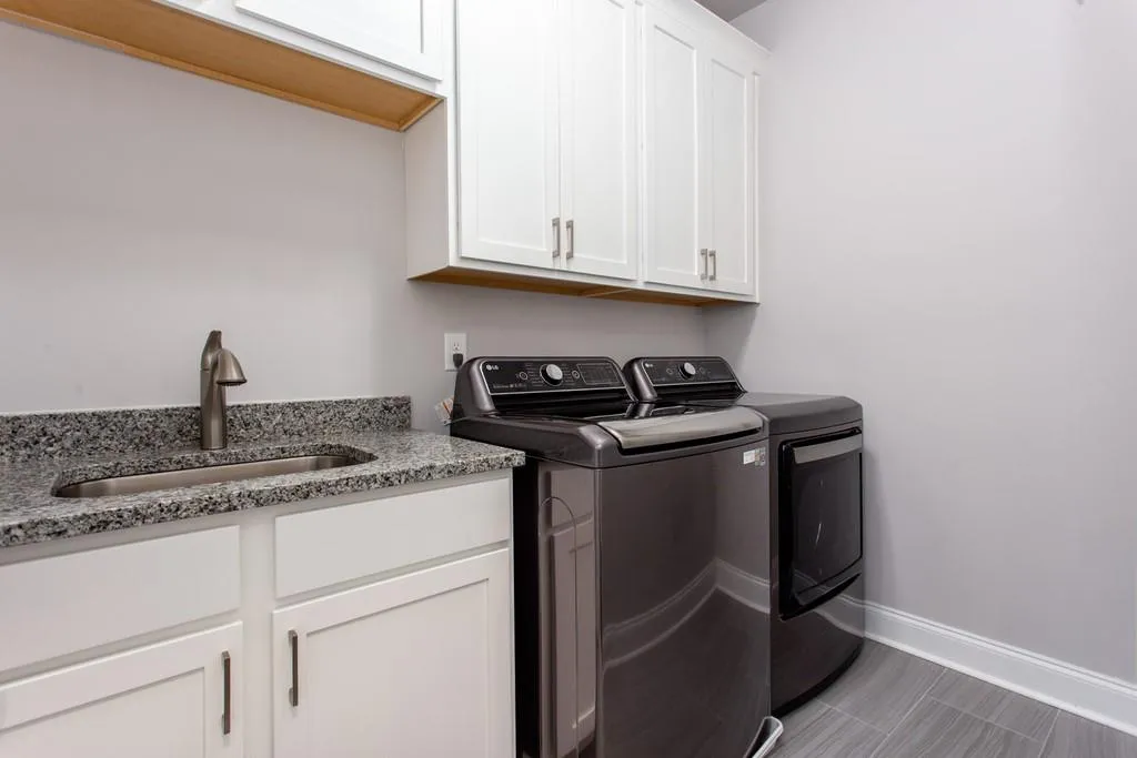 214 Belle Lane, Atlanta, Georgia 30328, 5 Bedrooms Bedrooms, ,5 BathroomsBathrooms,Residential,Sold,214 Belle Lane,6859602