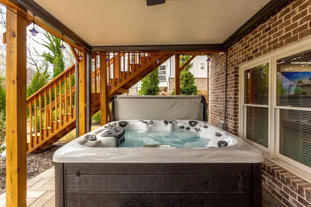 214 Belle Lane, Atlanta, Georgia 30328, 5 Bedrooms Bedrooms, ,5 BathroomsBathrooms,Residential,Sold,214 Belle Lane,6859602