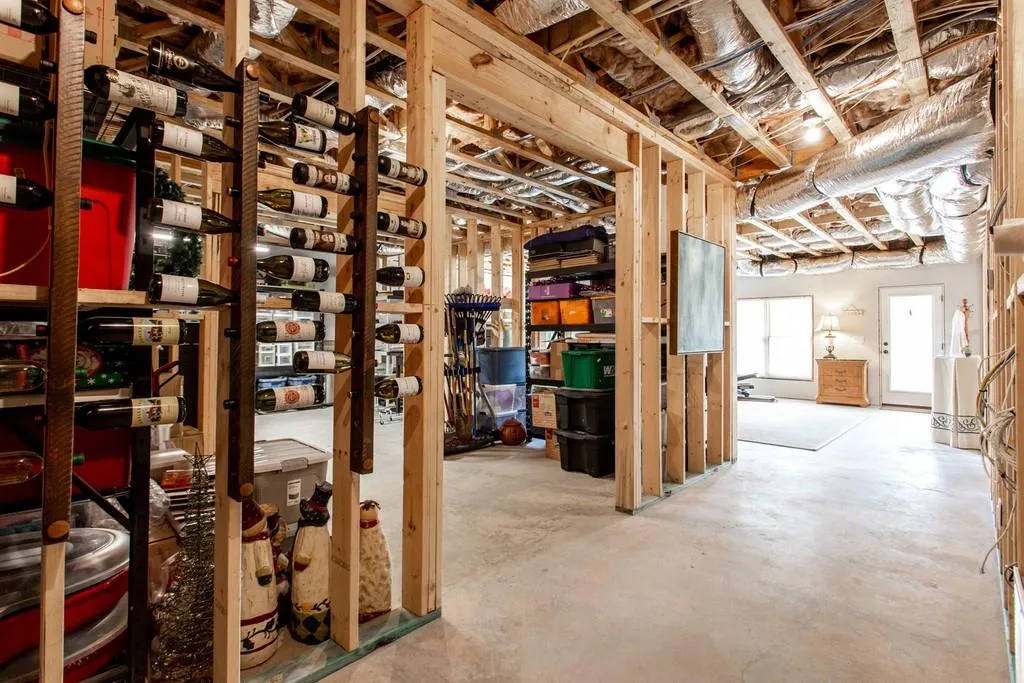 214 Belle Lane, Atlanta, Georgia 30328, 5 Bedrooms Bedrooms, ,5 BathroomsBathrooms,Residential,Sold,214 Belle Lane,6859602