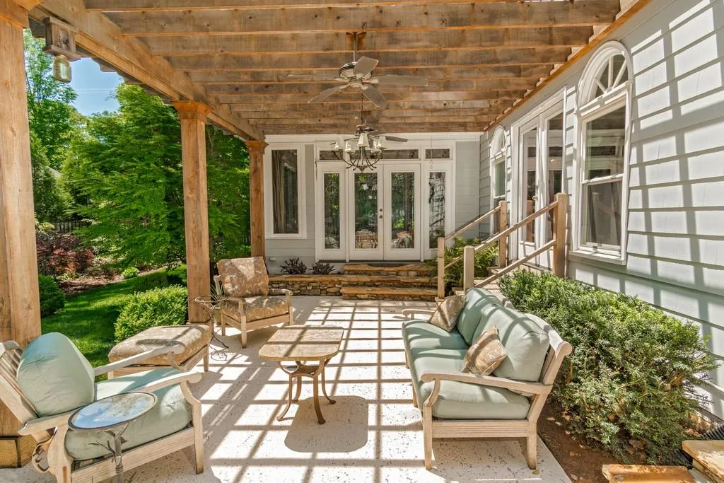 175 Inland Ridge Way, Sandy Springs, Georgia 30342, 5 Bedrooms Bedrooms, ,3 BathroomsBathrooms,Residential,Sold,175 Inland Ridge Way,6543061