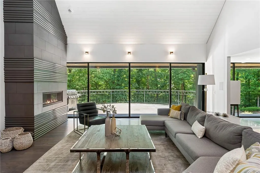 4845 Tanglewood Court, Atlanta, Georgia 30327, 5 Bedrooms Bedrooms, ,3 BathroomsBathrooms,Residential,Sold,4845 Tanglewood Court,7080957