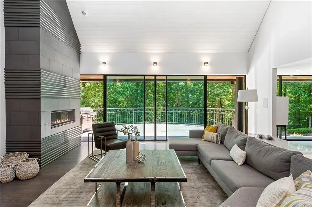 4845 Tanglewood Court, Atlanta, Georgia 30327, 5 Bedrooms Bedrooms, ,3 BathroomsBathrooms,Residential,Sold,4845 Tanglewood Court,7080957