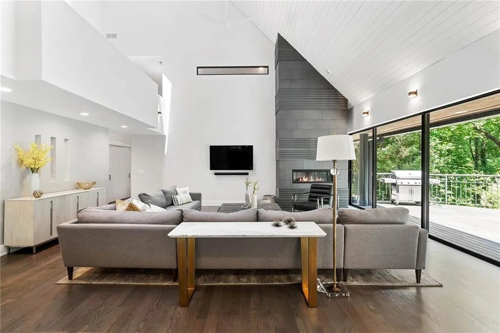 4845 Tanglewood Court, Atlanta, Georgia 30327, 5 Bedrooms Bedrooms, ,3 BathroomsBathrooms,Residential,Sold,4845 Tanglewood Court,7080957