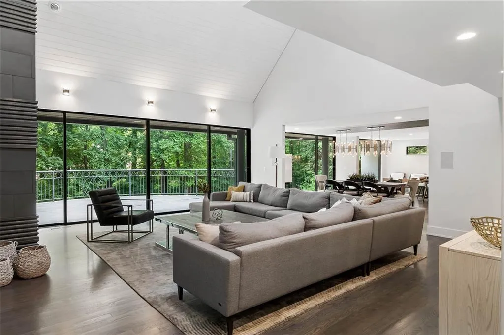 4845 Tanglewood Court, Atlanta, Georgia 30327, 5 Bedrooms Bedrooms, ,3 BathroomsBathrooms,Residential,Sold,4845 Tanglewood Court,7080957