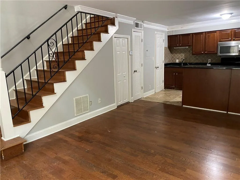 6980 Roswell Road Unit P4, Atlanta, Georgia 30328, 1 Bedroom Bedrooms, ,1 BathroomBathrooms,Residential,Sold,6980 Roswell Road Unit P4,6970836