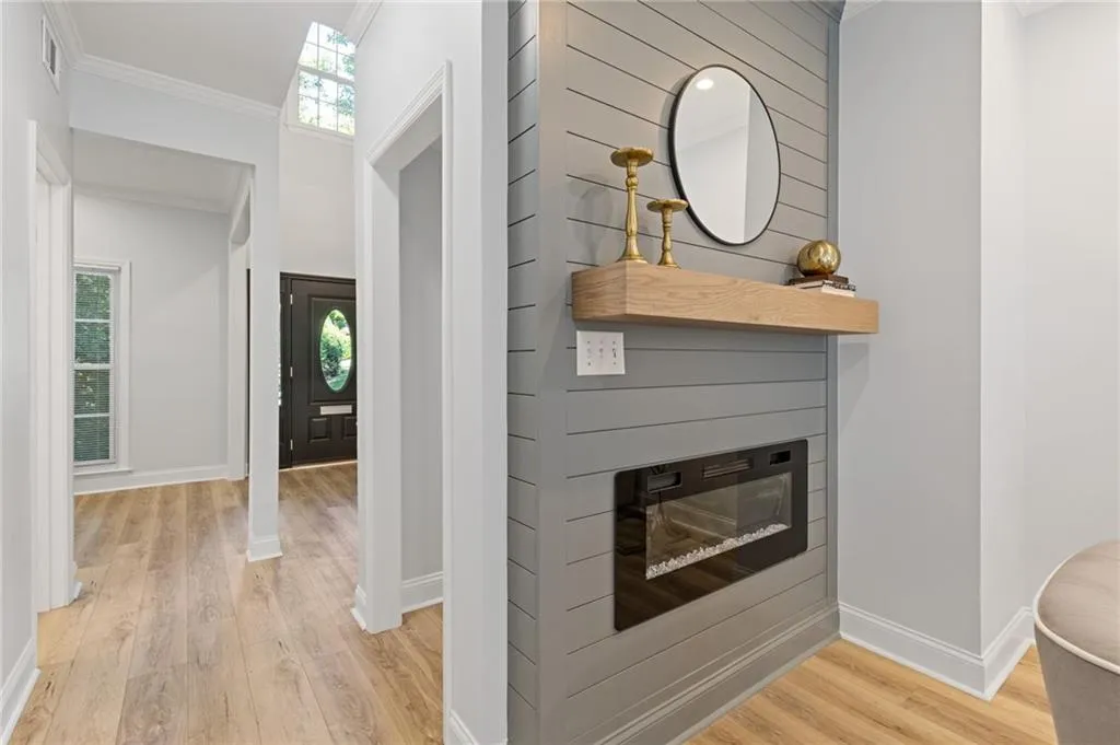 5273 Glenridge Drive, Atlanta, Georgia 30342, 3 Bedrooms Bedrooms, ,3 BathroomsBathrooms,Residential,For Sale,5273 Glenridge Drive,7624020