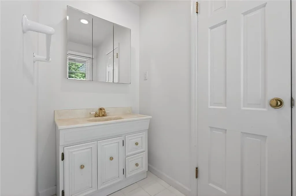 Atlanta, Georgia 30328, 4 Bedrooms Bedrooms, ,2 BathroomsBathrooms,Residential,For Sale,7744052