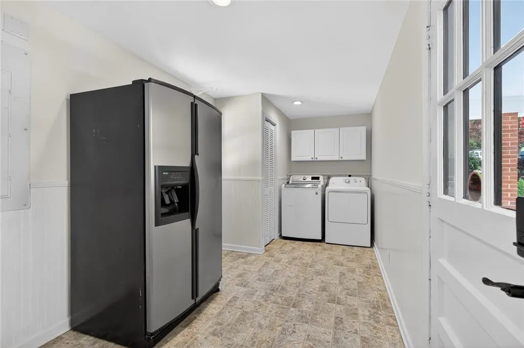 Atlanta, Georgia 30328, 4 Bedrooms Bedrooms, ,2 BathroomsBathrooms,Residential,For Sale,7744052