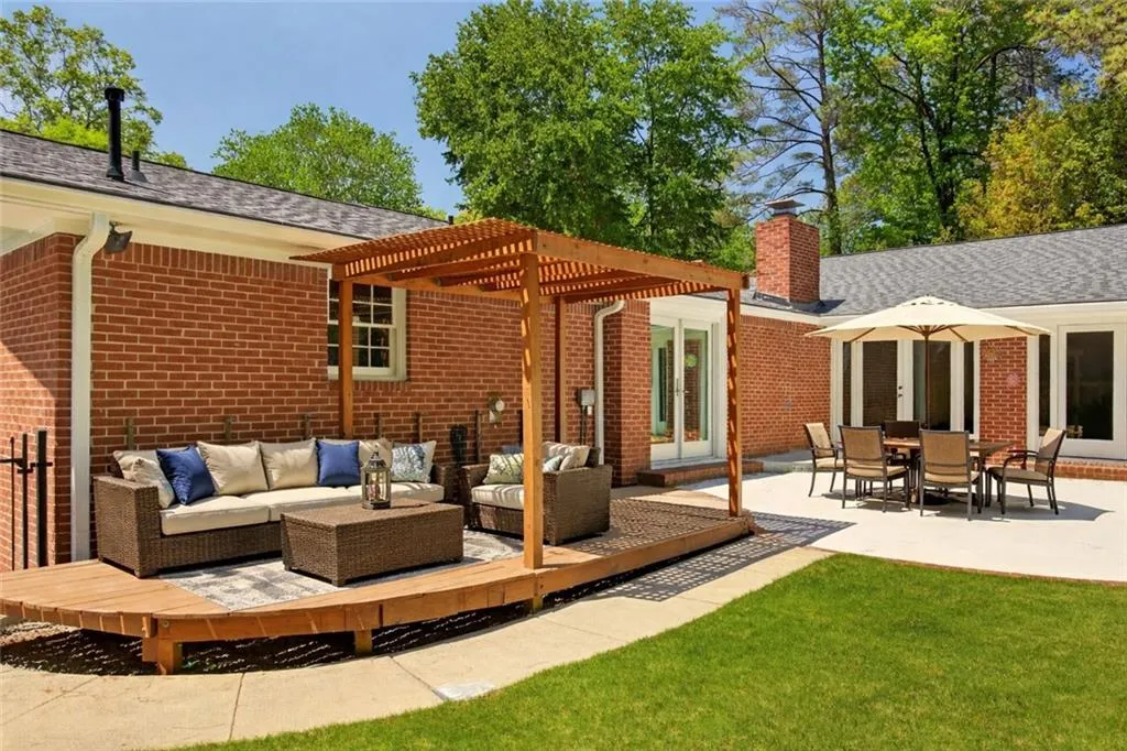 Atlanta, Georgia 30328, 4 Bedrooms Bedrooms, ,2 BathroomsBathrooms,Residential,For Sale,7744052