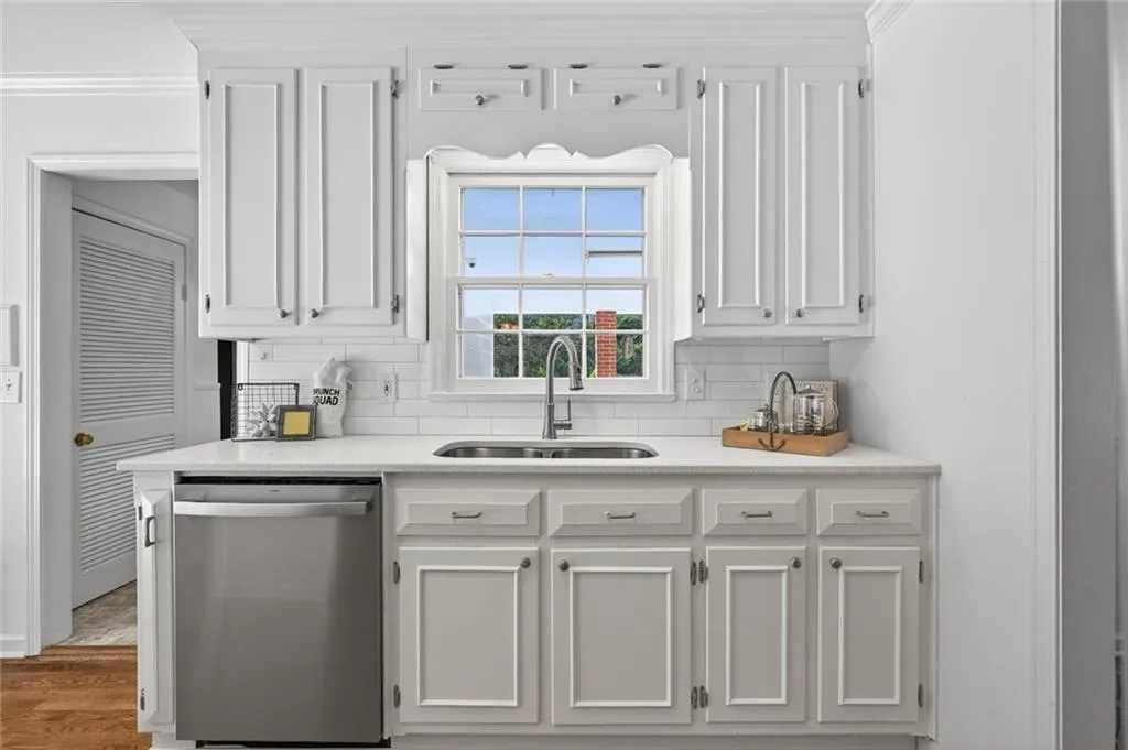 Atlanta, Georgia 30328, 4 Bedrooms Bedrooms, ,2 BathroomsBathrooms,Residential,For Sale,7744052
