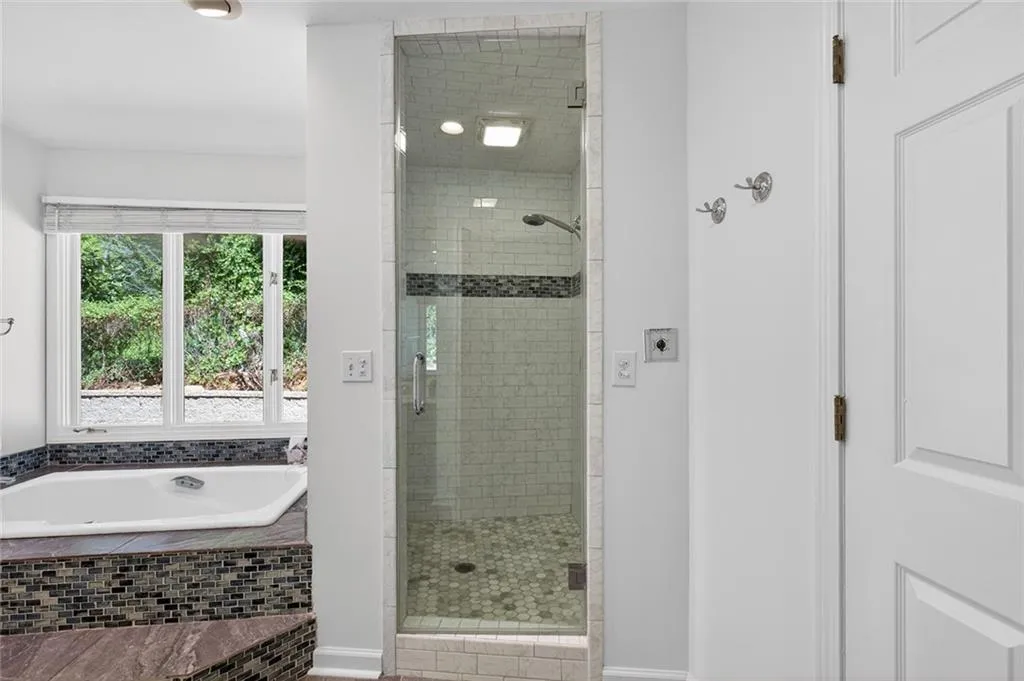 Atlanta, Georgia 30328, 4 Bedrooms Bedrooms, ,2 BathroomsBathrooms,Residential,For Sale,7744052