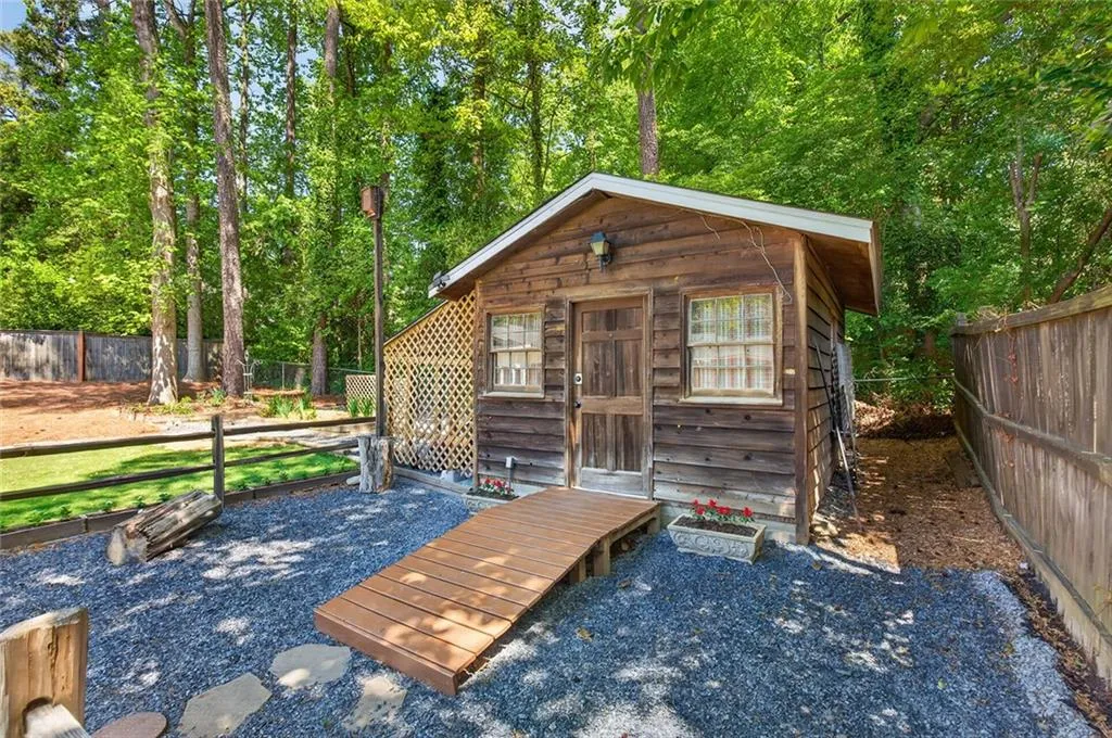 Atlanta, Georgia 30328, 4 Bedrooms Bedrooms, ,2 BathroomsBathrooms,Residential,For Sale,7744052
