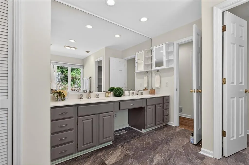 Atlanta, Georgia 30328, 4 Bedrooms Bedrooms, ,2 BathroomsBathrooms,Residential,For Sale,7744052
