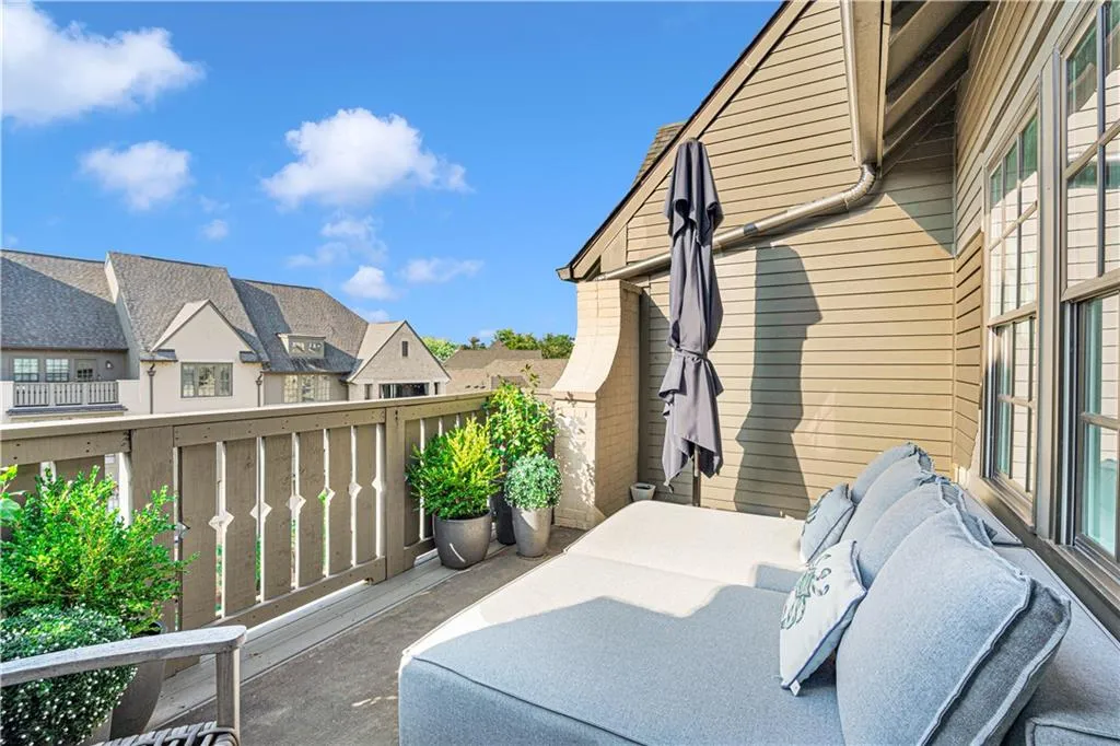 6723 Encore Boulevard, Sandy Springs, Georgia 30328, 3 Bedrooms Bedrooms, ,3 BathroomsBathrooms,Residential,Sold,6723 Encore Boulevard,7448421