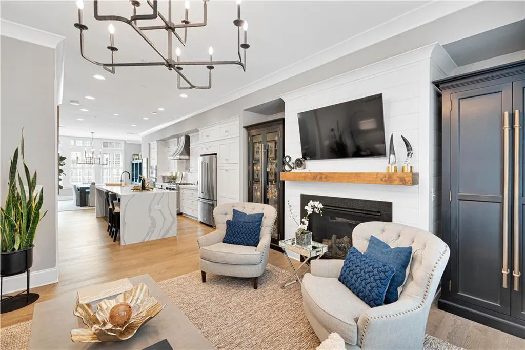 6723 Encore Boulevard, Sandy Springs, Georgia 30328, 3 Bedrooms Bedrooms, ,3 BathroomsBathrooms,Residential,Sold,6723 Encore Boulevard,7448421