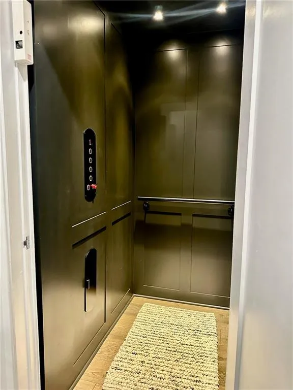 6723 Encore Boulevard, Sandy Springs, Georgia 30328, 3 Bedrooms Bedrooms, ,3 BathroomsBathrooms,Residential,Sold,6723 Encore Boulevard,7448421