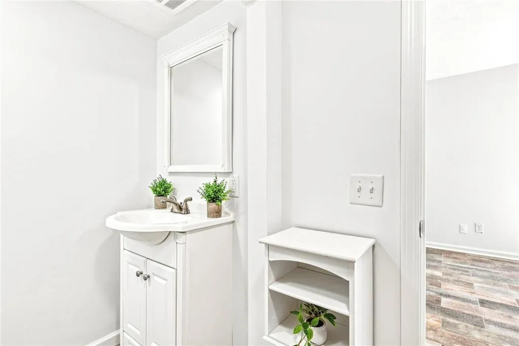 6304 Park Avenue Unit D3, Sandy Springs, Georgia 30342, 3 Bedrooms Bedrooms, 0 ,2 BathroomsBathrooms,Residential,For Sale,6304 Park Avenue Unit D3,7828675