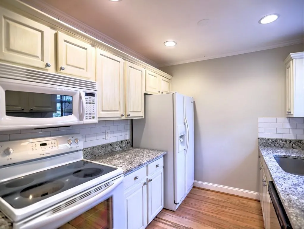 904 Brighton Point, Sandy Springs, Georgia 30328, 2 Bedrooms Bedrooms, ,2 BathroomsBathrooms,Residential,Sold,904 Brighton Point,6795749