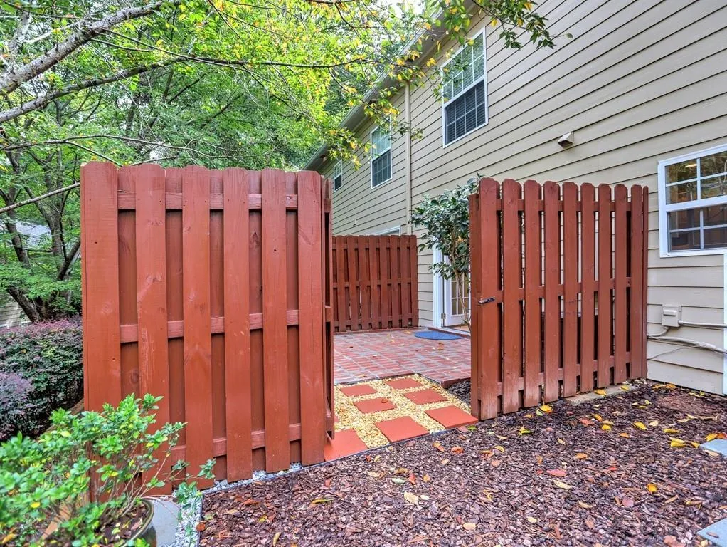 904 Brighton Point, Sandy Springs, Georgia 30328, 2 Bedrooms Bedrooms, ,2 BathroomsBathrooms,Residential,Sold,904 Brighton Point,6795749
