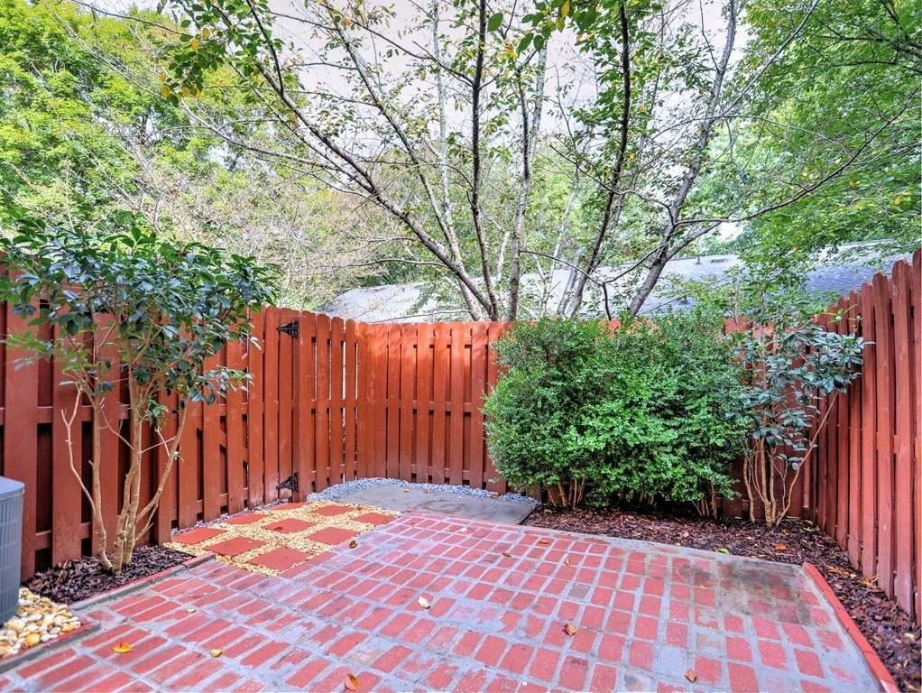 904 Brighton Point, Sandy Springs, Georgia 30328, 2 Bedrooms Bedrooms, ,2 BathroomsBathrooms,Residential,Sold,904 Brighton Point,6795749