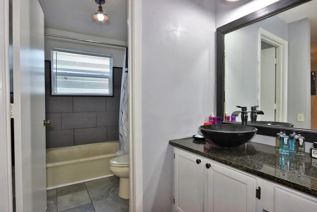 53 Dunwoody Springs Drive, Sandy Springs, Georgia 30328, 2 Bedrooms Bedrooms, ,2 BathroomsBathrooms,Residential,Sold,53 Dunwoody Springs Drive,6672741