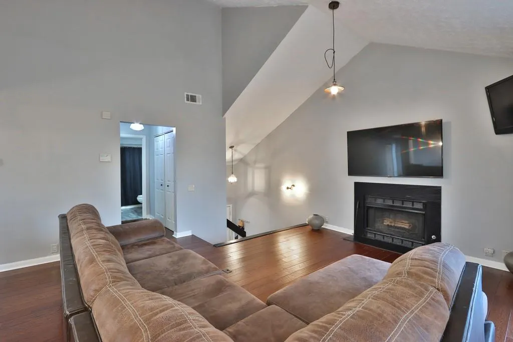 53 Dunwoody Springs Drive, Sandy Springs, Georgia 30328, 2 Bedrooms Bedrooms, ,2 BathroomsBathrooms,Residential,Sold,53 Dunwoody Springs Drive,6672741