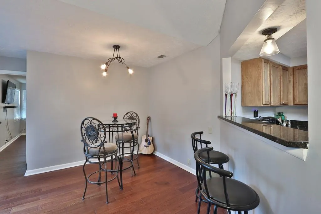 53 Dunwoody Springs Drive, Sandy Springs, Georgia 30328, 2 Bedrooms Bedrooms, ,2 BathroomsBathrooms,Residential,Sold,53 Dunwoody Springs Drive,6672741