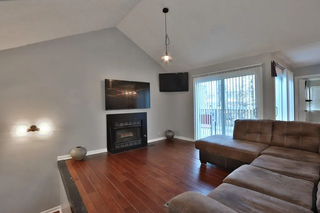 53 Dunwoody Springs Drive, Sandy Springs, Georgia 30328, 2 Bedrooms Bedrooms, ,2 BathroomsBathrooms,Residential,Sold,53 Dunwoody Springs Drive,6672741