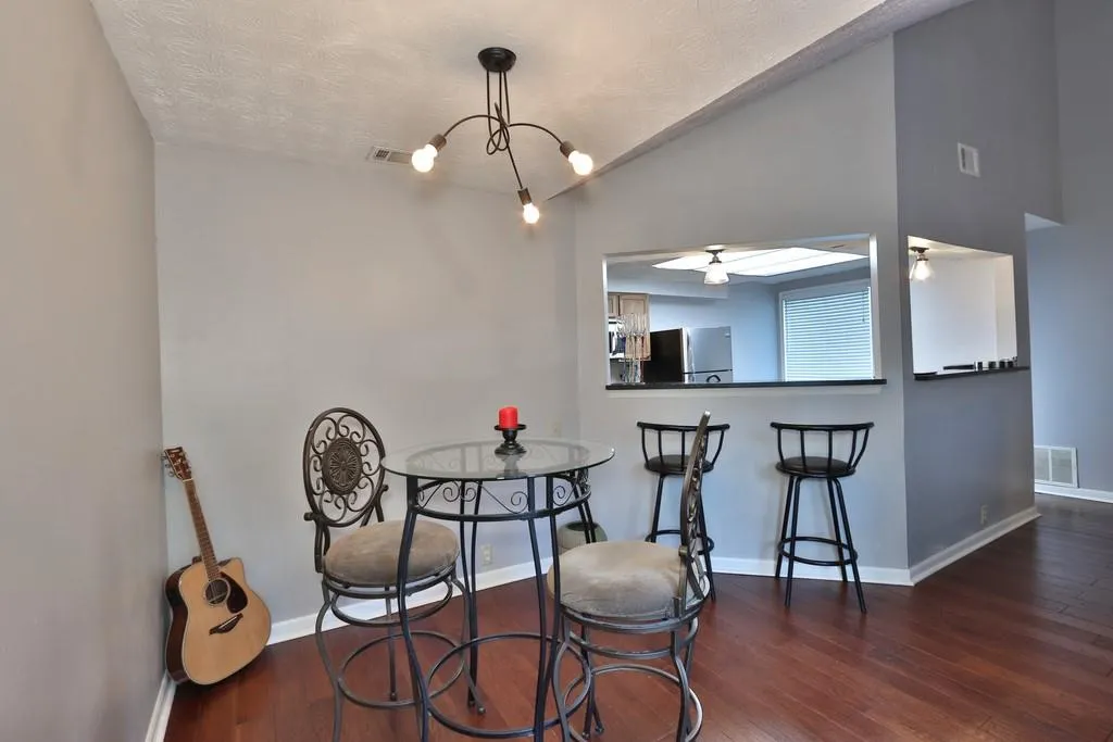 53 Dunwoody Springs Drive, Sandy Springs, Georgia 30328, 2 Bedrooms Bedrooms, ,2 BathroomsBathrooms,Residential,Sold,53 Dunwoody Springs Drive,6672741