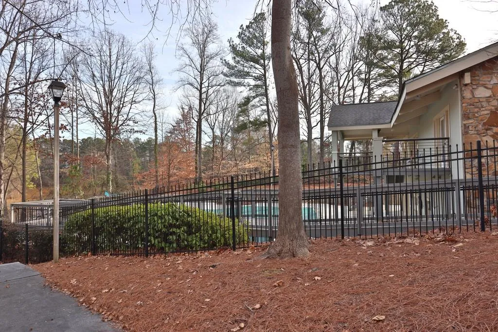 53 Dunwoody Springs Drive, Sandy Springs, Georgia 30328, 2 Bedrooms Bedrooms, ,2 BathroomsBathrooms,Residential,Sold,53 Dunwoody Springs Drive,6672741