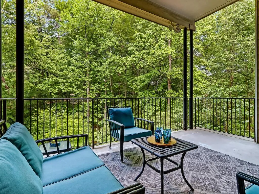 105 Trowbridge Road, Sandy Springs, Georgia 30350, 6 Bedrooms Bedrooms, ,5 BathroomsBathrooms,Residential,Sold,105 Trowbridge Road,7218234